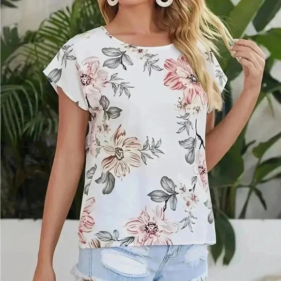 Tops - Floral Print Top Size 6